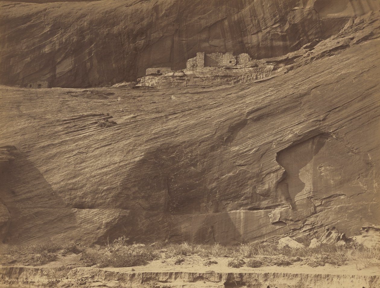 Ruiny skalních obydlí, Canyon de Chelly, 1889 (foto) od John K. Hillers
