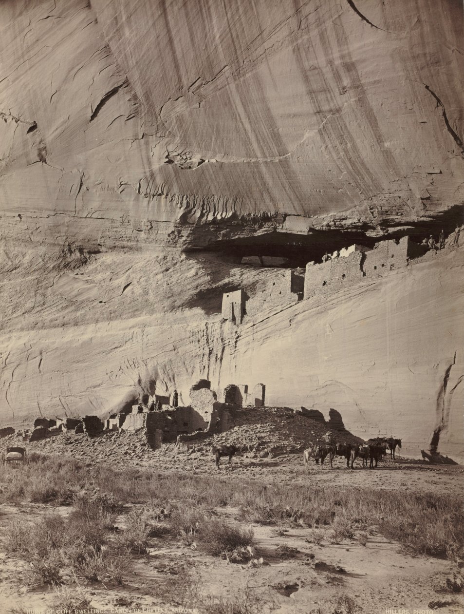 Ruiny Cliff Dwellings, Cañon de Chelly, Arizona, c. 1879-1881. od John K. Hillers