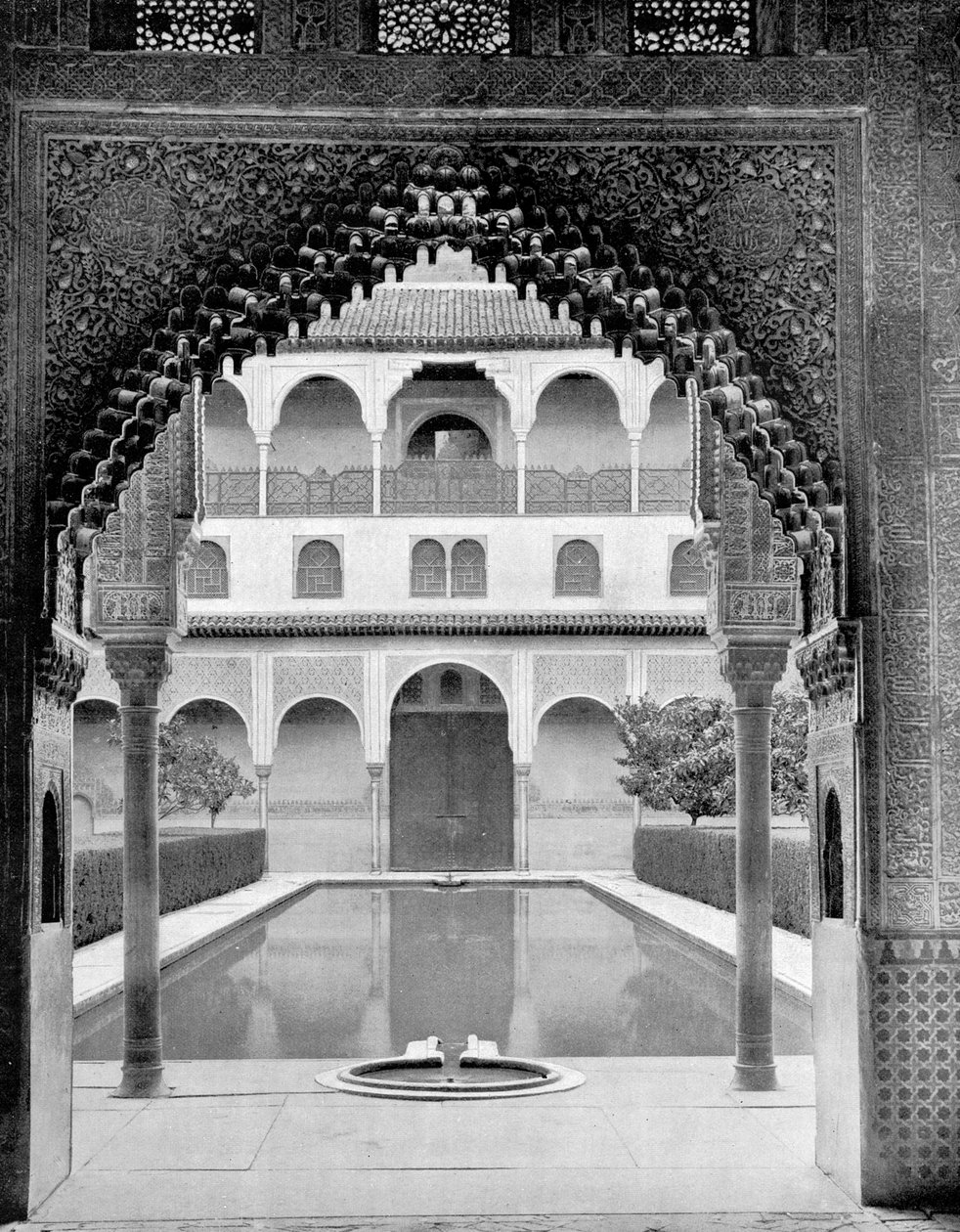 Court of the Myrtles, Alhambra, Španělsko, 1893. od John L. Stoddard
