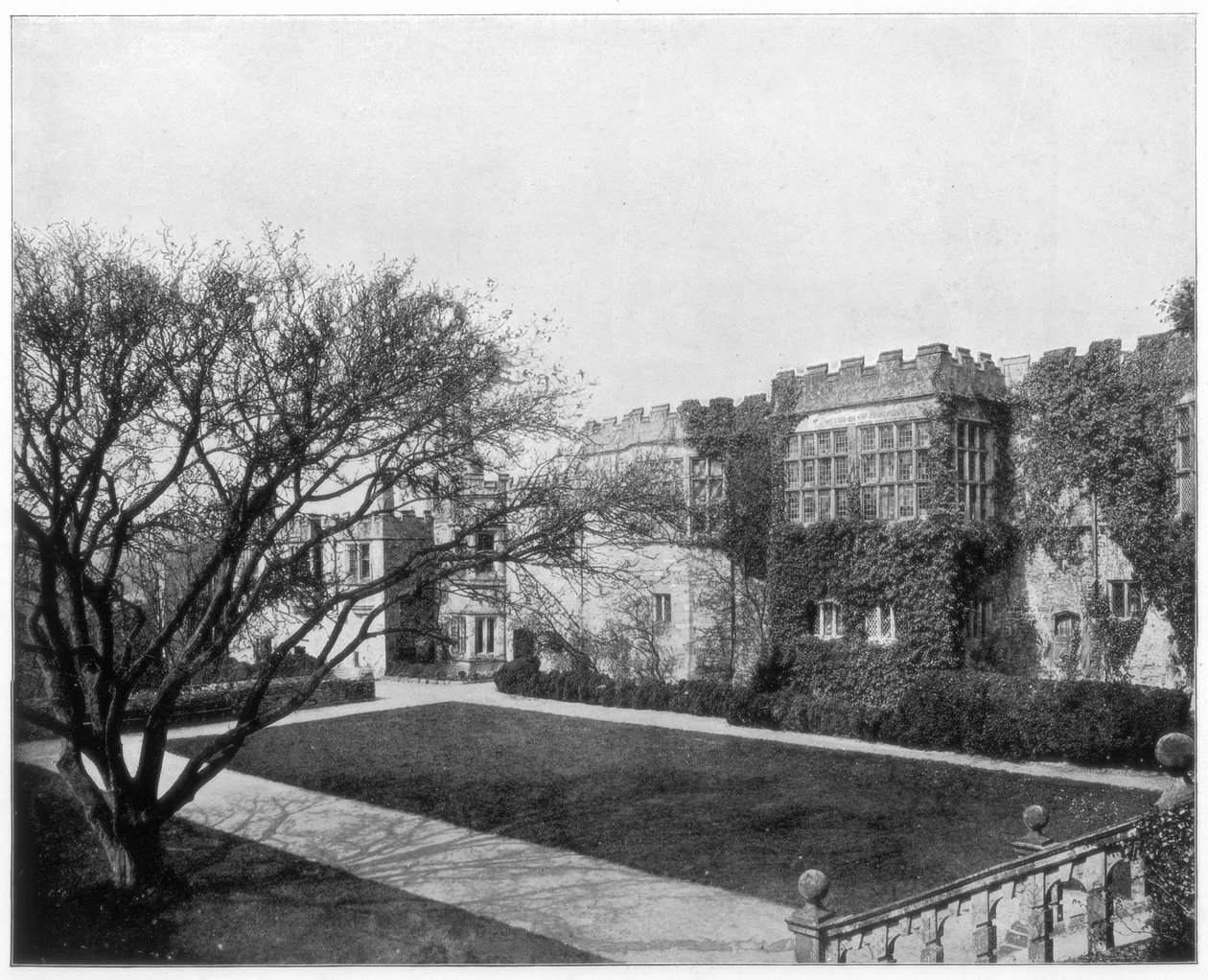 Haddon Hall poblíž Bakewell, Derbyshire, Anglie, konec 19. století. od John L. Stoddard