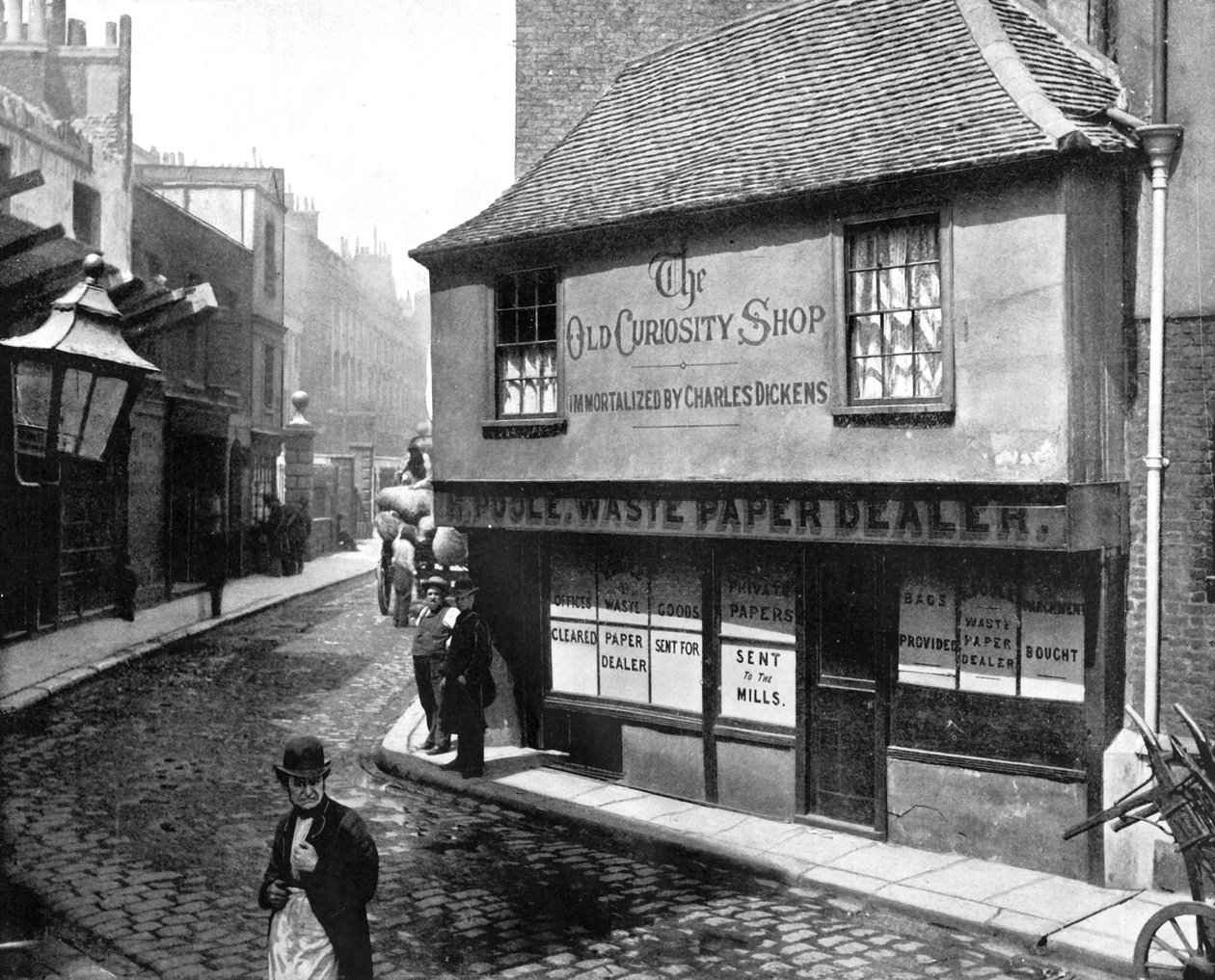 Old Curiosity Shop, Londýn, 1893. od John L. Stoddard