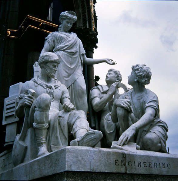 Engineering, sochařská skupina z Albert Memorial, dokončena v roce 1876 (žula) od John Lawlor