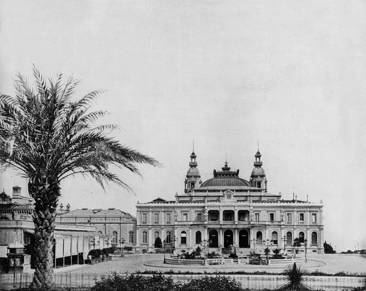 Kasino Monte Carlo postavené v roce 1863 Charlesem Garnierem (černobílá fotografie) od John Lawson Stoddard