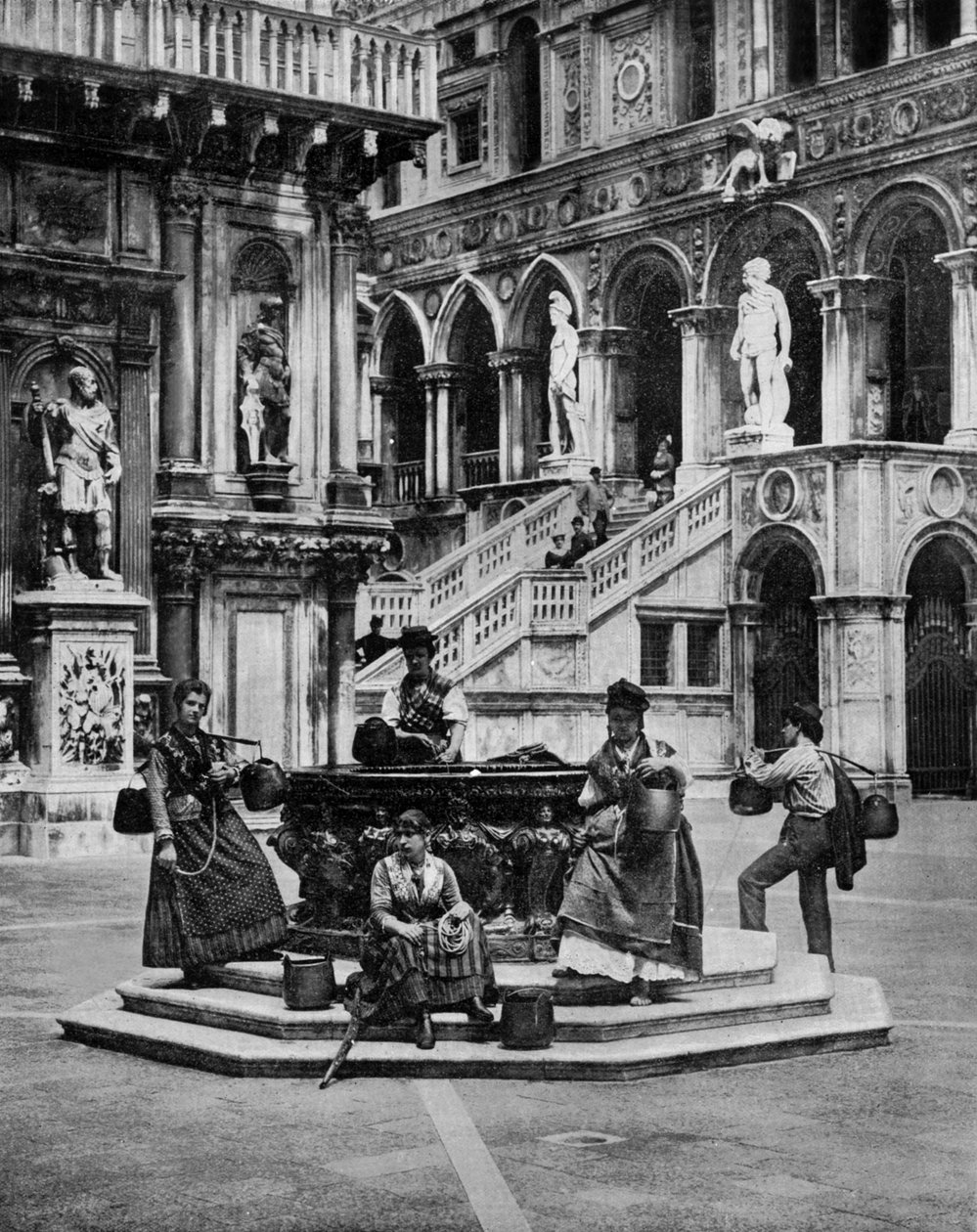 Dvůr vévodského paláce v Benátkách Itálie kolem roku 1890 fotografie John Lawson Stoddard (1850 1931) Cestovatel a konference Vzdělávací publikace pro -Chicago (č/b foto) od John Lawson Stoddard