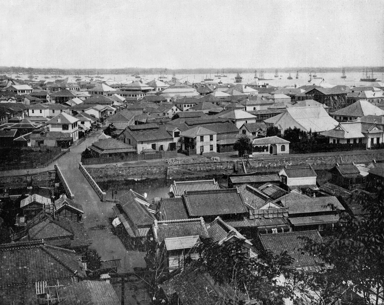Pohled na Yokohamu v Japonsku (černobílá fotografie) od John Lawson Stoddard