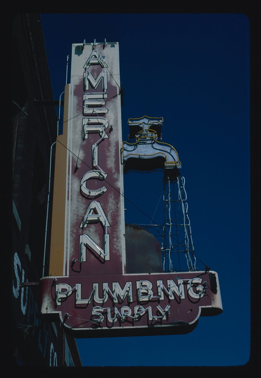 American Plumbing Supply sign, Des Moines, Iowa, USA od John Margolies