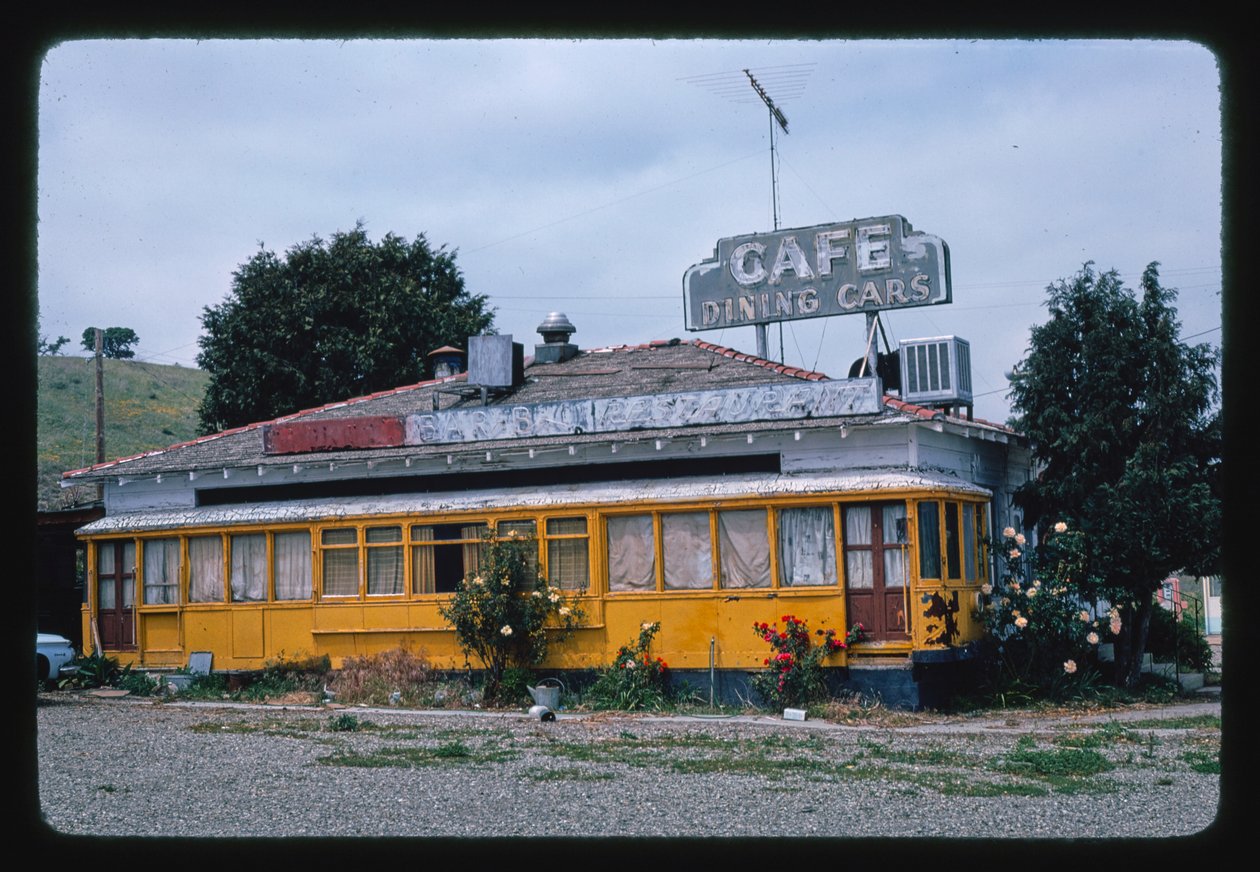 Dining Cars Cafe, Buellton, Kalifornie, USA od John Margolies