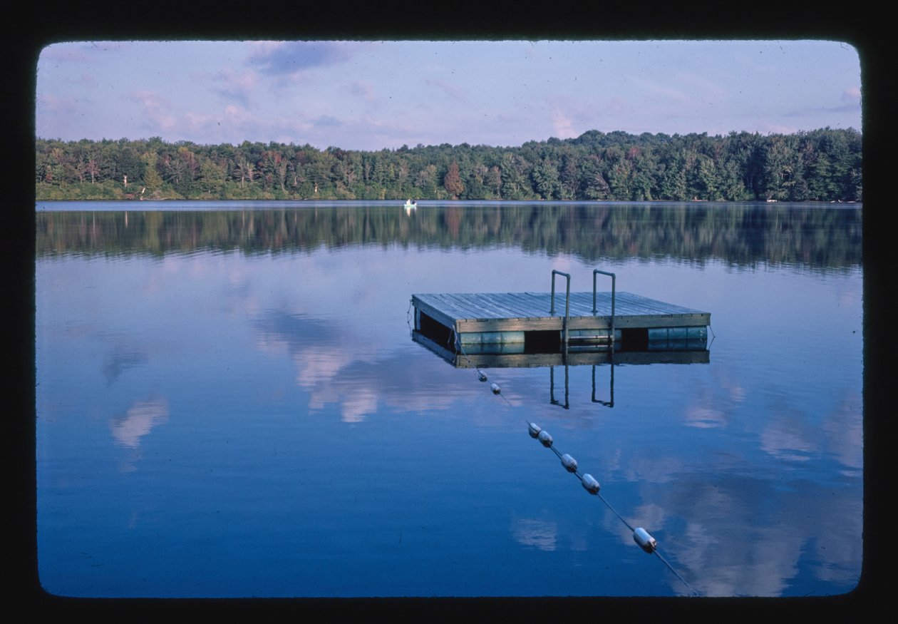 Menges Sand Pond, Menges Lakeside Resort, Livingston Manor, New York, USA od John Margolies