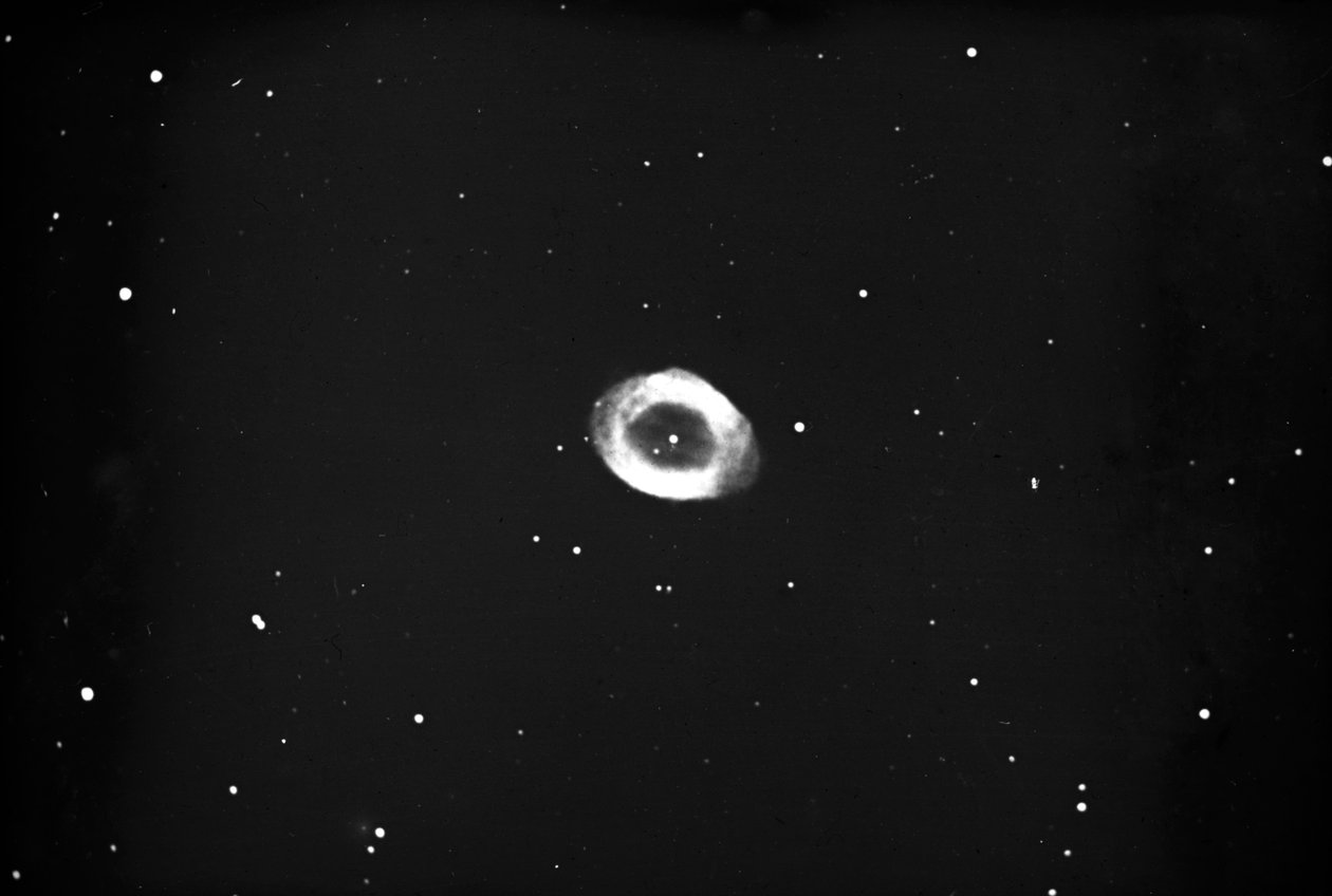 Skleněný diapozitiv astronomické desky Annular Nebular in Lyra (skleněný negativ) od John Stanley Plaskett