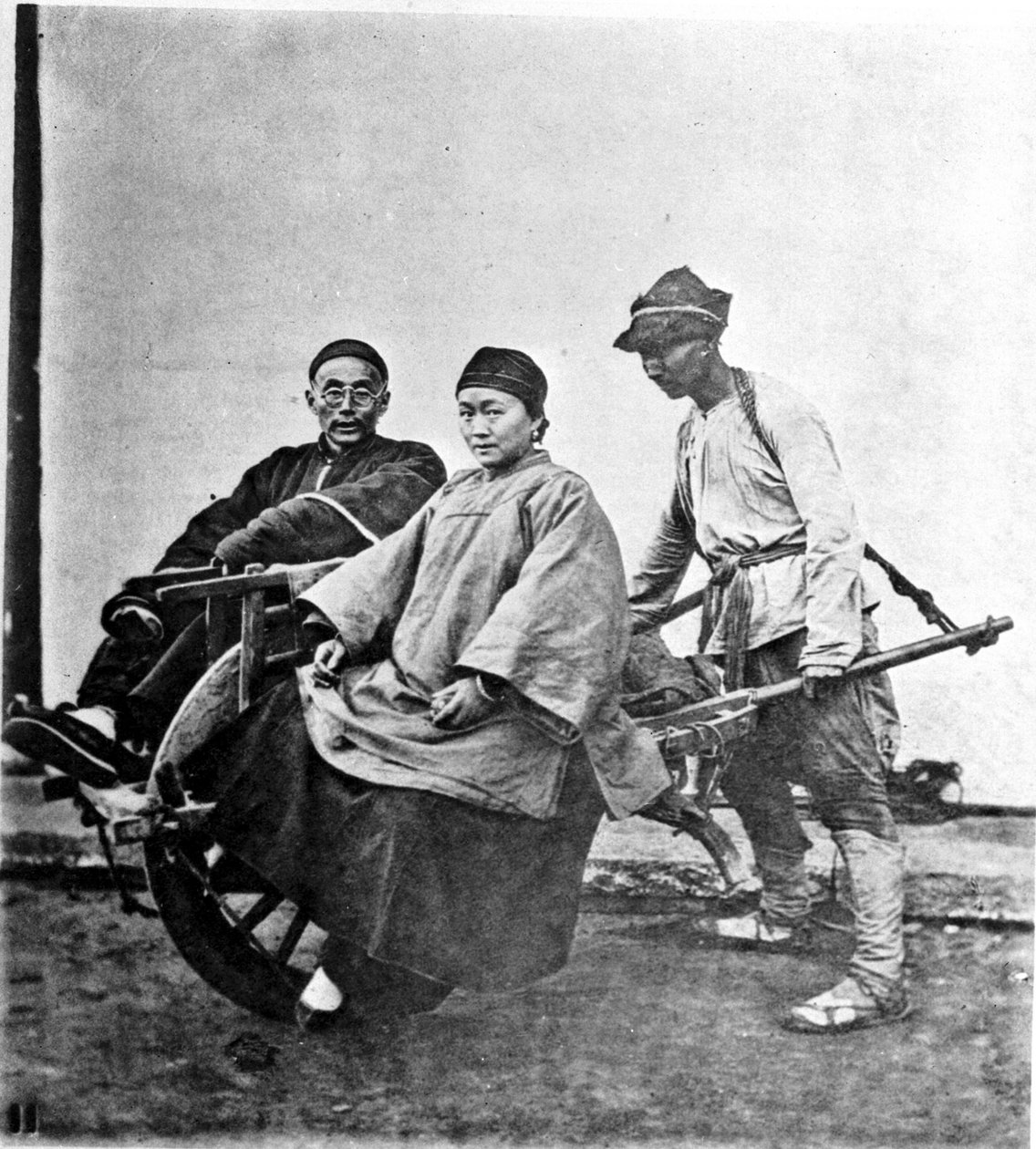 Čína, rikša kolem roku 1870 (foto) od John Thomson