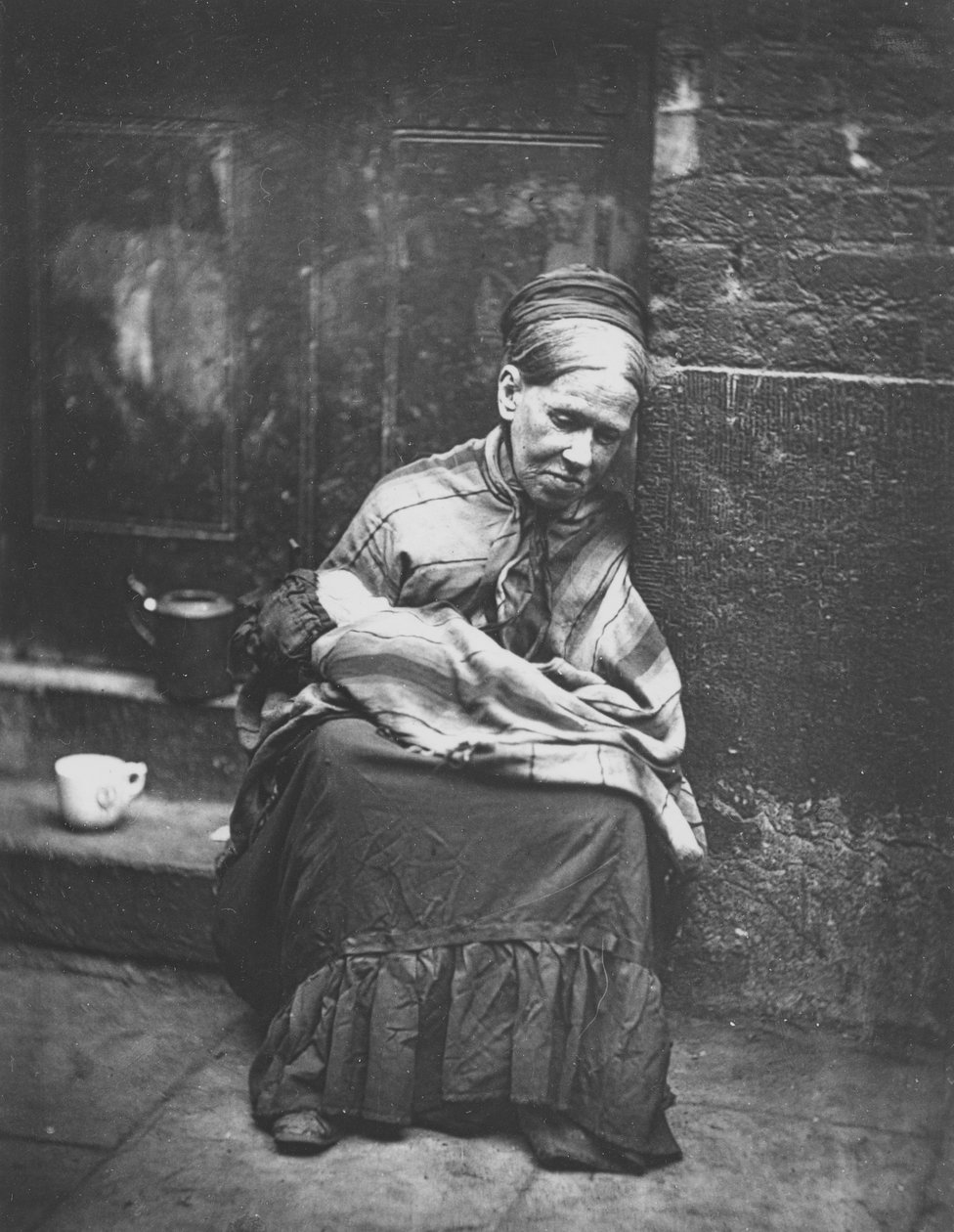 The Crawlers, z Street Life v Londýně, J. Thomson a Adolphe Smith, 1877 od John Thomson