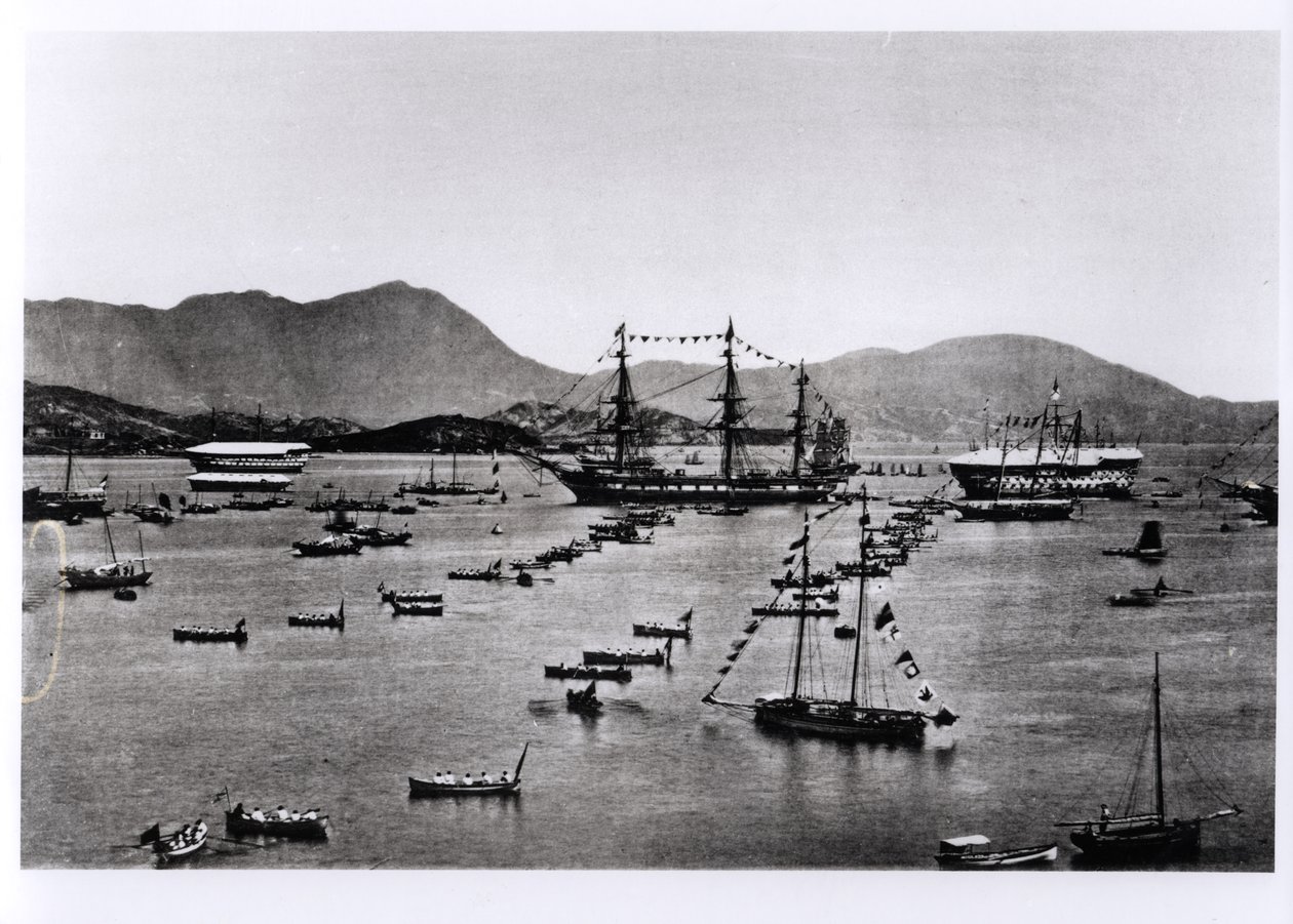 Pohled na přístav v Hong Kongu z knihy „Illustrations de la Chine et de ses Habitants“ od J. Thomsona, publikované v roce 1873 od John Thomson