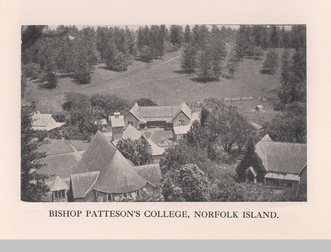 Bishop Pattesons College, Norfolk Island, 1912 od John Watt Beattie
