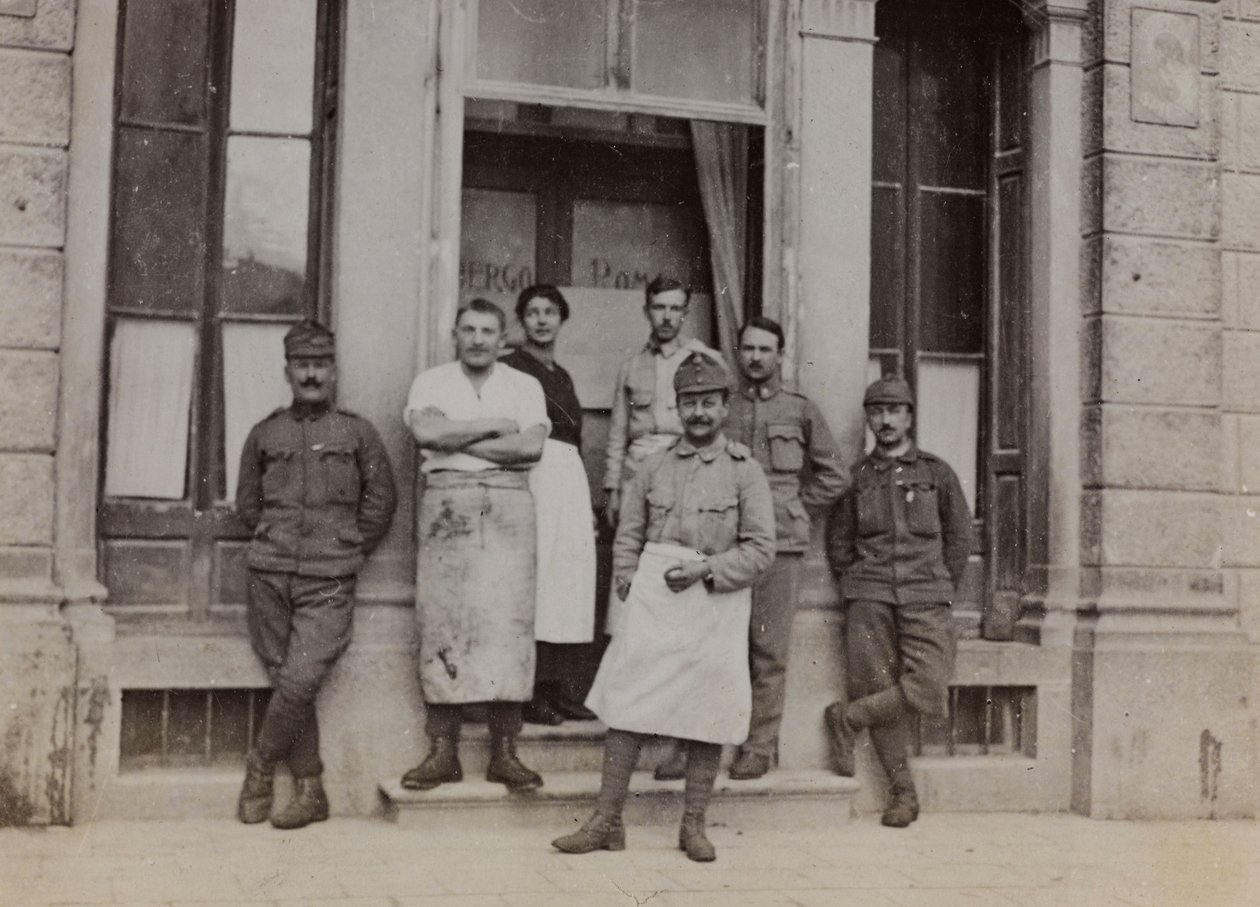 Album "Moje světová válka - vzpomínky na jihozápadní frontu v Korutanech, Itálie, Trentino-Alto Adige) 31.3.1915-12.11. 1918 - Josef Zohles Vídeň ": skupinový portrét před od Josef Zohles