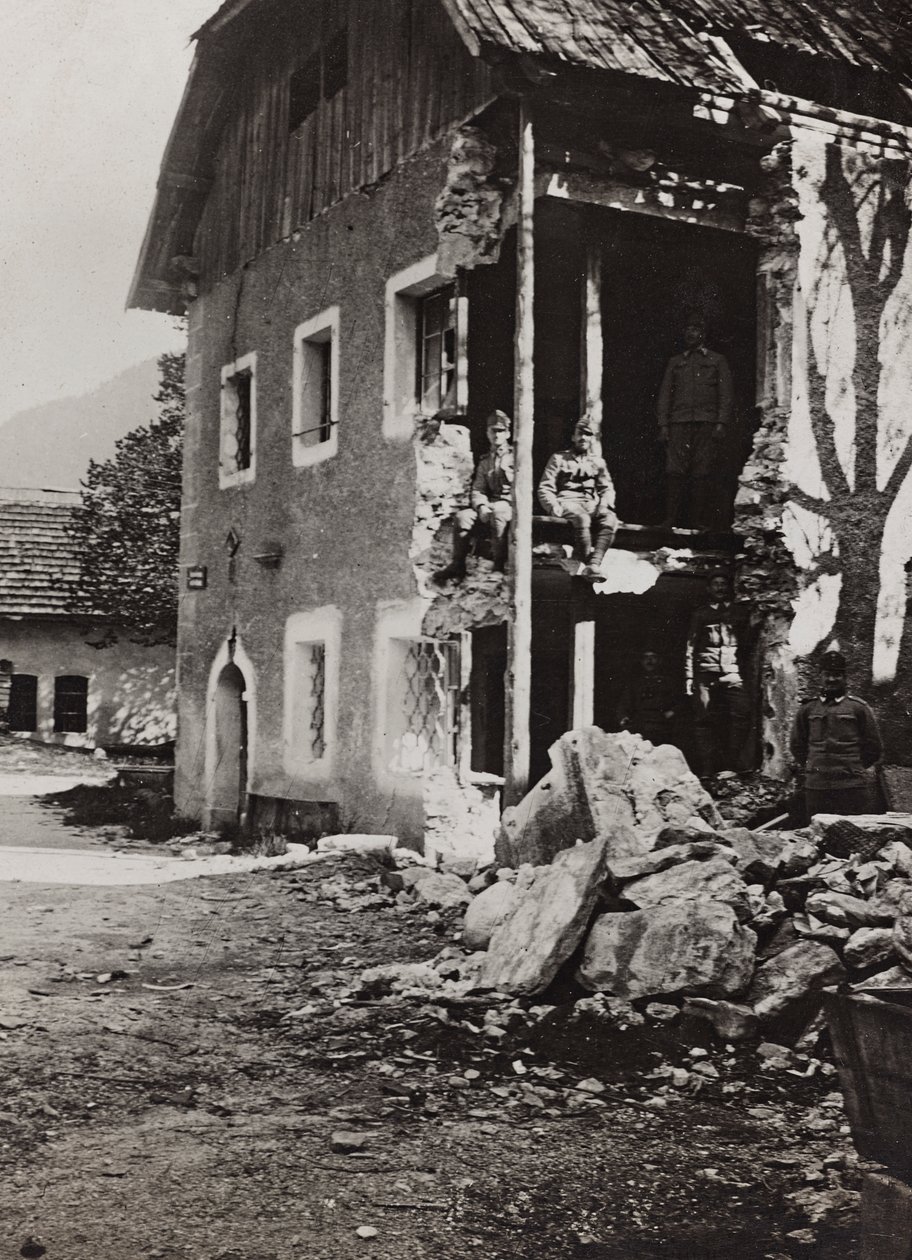 Album "Moje světová válka - vzpomínky na jihozápadní frontu v Korutanech, Itálie, Trentino-Alto Adige) 31.3.1915-12.11. 1918 - Vídeň Josefa Zohleho ": sutiny ve Valbruně (čb pho od Josef Zohles