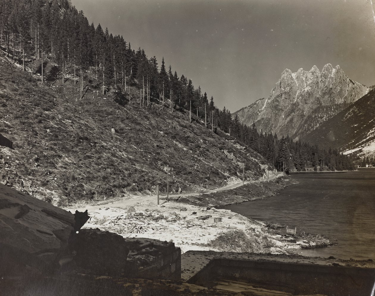 Album "Moje světová válka - vzpomínky na jihozápadní frontu v Korutanech, Itálie, Trentino-Alto Adige) 31.3.1915-12.11. 1918 - Josef Zohles Vídeň ": horská krajina (čb pho od Josef Zohles