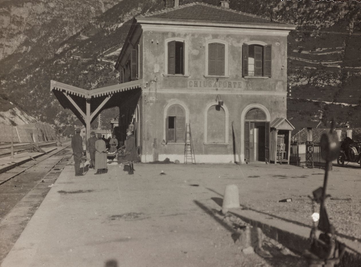 Album "Moje světová válka - vzpomínky na jihozápadní frontu v Korutanech, Itálie, Trentino-Alto Adige) 31/03/1915-12/11/ 1918 - Josef Zohles Wien ": stanice Chiusaforte (č/b od Josef Zohles