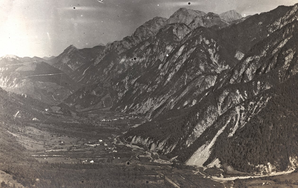 Album "Moje světová válka - vzpomínky na jihozápadní frontu v Korutanech, Itálie, Trentino-Alto Adige) 31.3.1915-12.11. 1918 - Vídeň Josefa Zohleho ": panorama (č/b foto) od Josef Zohles