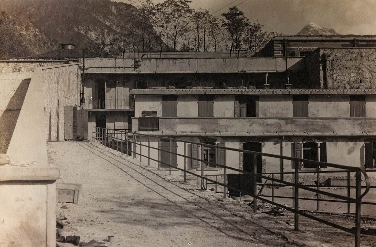 Album "Moje světová válka - vzpomínky na jihozápadní frontu v Korutanech, Itálie, Trentino-Alto Adige) 31.3.1915-12.11. 1918 - Vídeň Josefa Zohleho ": pevnost Chiusaforte od Josef Zohles