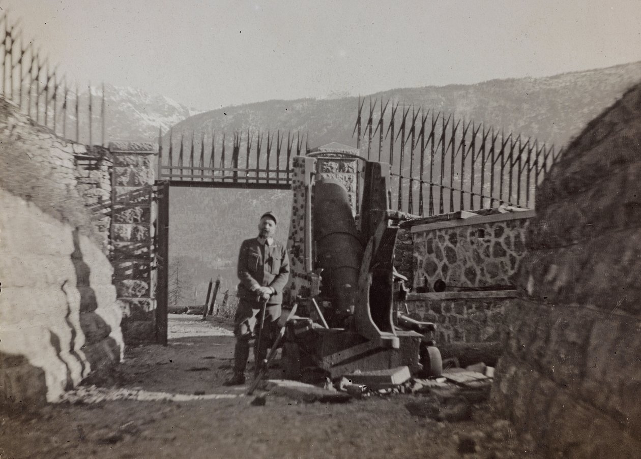 Album "Moje světová válka - vzpomínky na jihozápadní frontu v Korutanech, Itálie, Trentino-Alto Adige) 31.3.1915-12.11. 1918 - Vídeň Josefa Zohleho ": voják uvnitř pevnosti ( od Josef Zohles