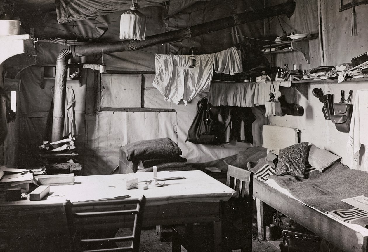 Album "Moje světová válka - vzpomínky na jihozápadní frontu v Korutanech, Itálie, Trentino-Alto Adige) 31.3.1915-12.11. 1918 - Josef Zohles Wien ": ubytování důstojníků (čb foto od Josef Zohles