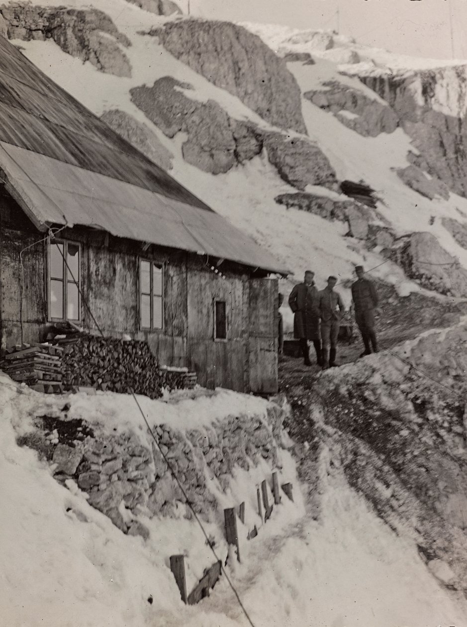 Album "Moje světová válka - vzpomínky na jihozápadní frontu v Korutanech, Itálie, Trentino-Alto Adige) 31.3.1915-12.11. 1918 - Josef Zohles Vídeň ": vojenská kasárna (č/b foto od Josef Zohles