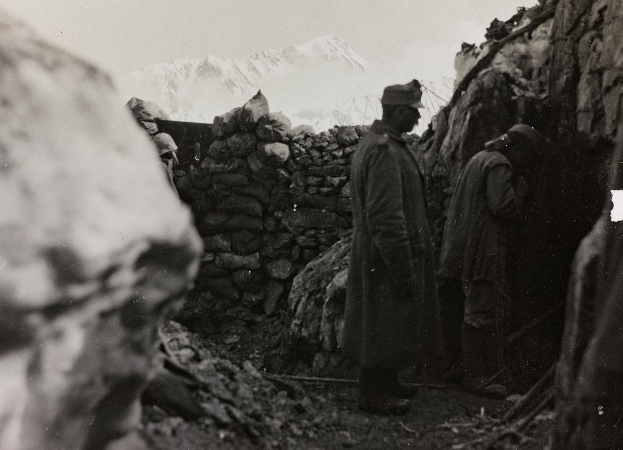 Album "Moje světová válka - vzpomínky na jihozápadní frontu v Korutanech, Itálie, Trentino-Alto Adige) 31.3.1915-12.11. 1918 - Josef Zohles Vídeň ": vojáci v zákopech (nar. od Josef Zohles