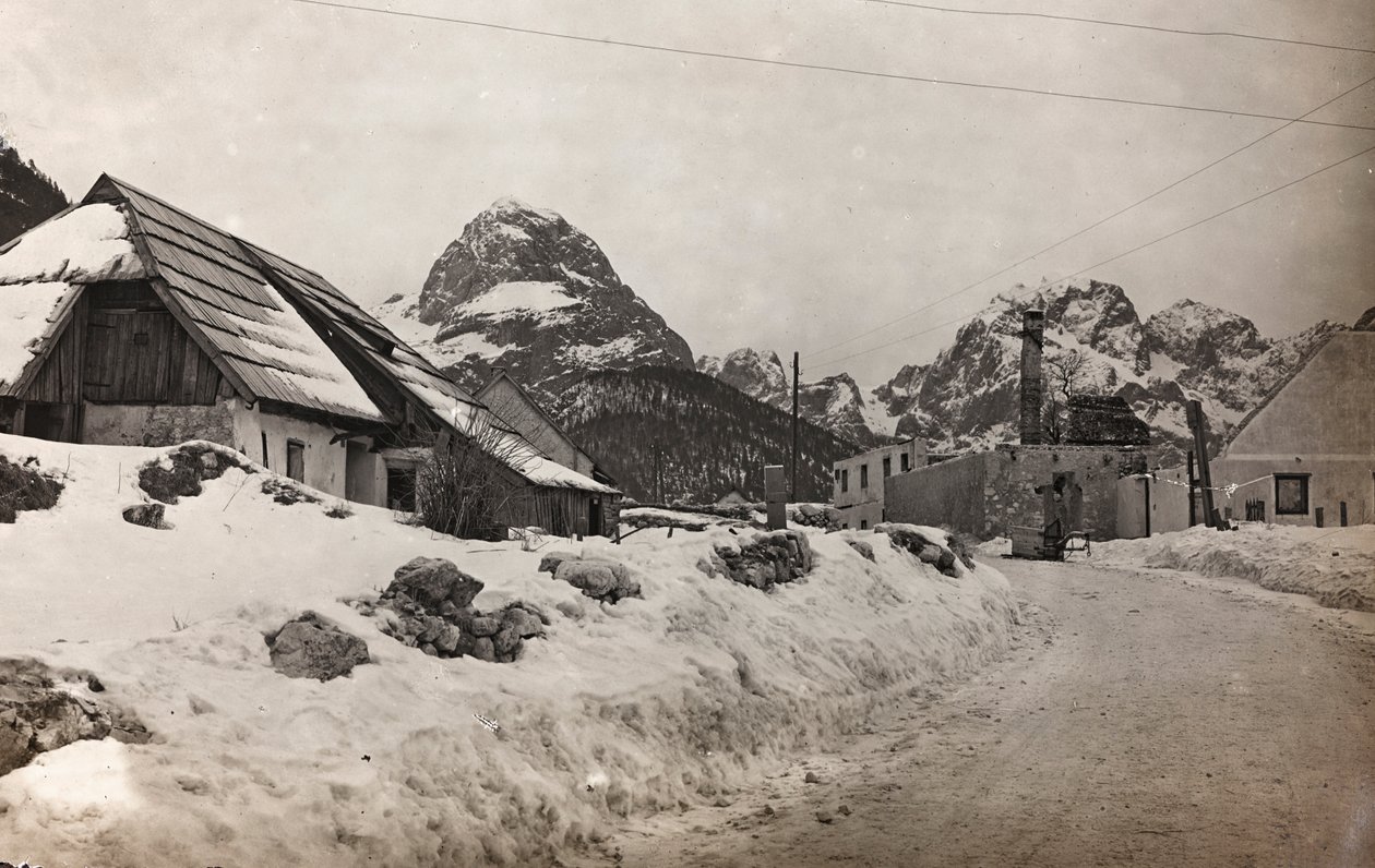 Album "Moje světová válka - vzpomínky na jihozápadní frontu v Korutanech, Itálie, Trentino-Alto Adige) 31.3.1915-12.11. 1918 - Vídeň Josefa Zohleho ": pohled na Cave del Predil (b/ od Josef Zohles