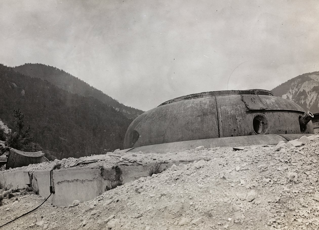 Album "Moje světová válka - vzpomínky na jihozápadní frontu v Korutanech, Itálie, Trentino-Alto Adige) 31.3.1915-12.11. 1918 - Vídeň Josefa Zohleho ": Fort Hensel (č/b foto) od Josef Zohles