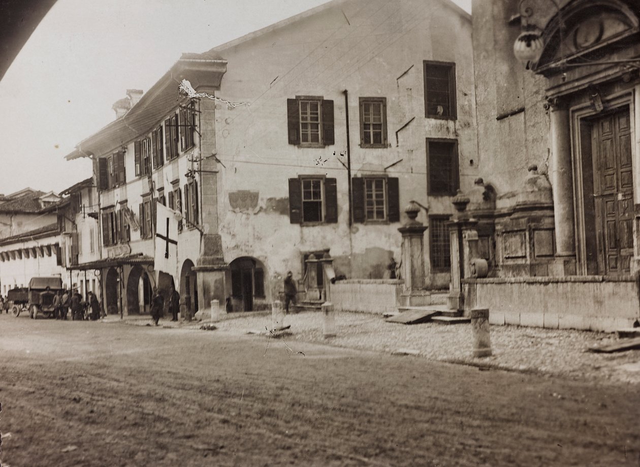 Album "Moje světová válka - vzpomínky na jihozápadní frontu v Korutanech, Itálie, Trentino-Alto Adige) 31.3.1915-12.11. 1918 - Josef Zohles Wien ": vojáci Tolmezzo (č/b phot od Josef Zohles