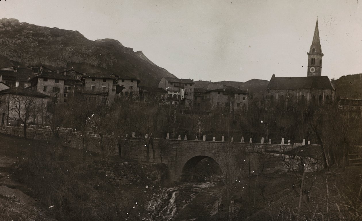 Album "Moje světová válka - vzpomínky na jihozápadní frontu v Korutanech, Itálie, Trentino-Alto Adige) 31/03/1915-12/11/ 1918 - Josef Zohles Vienna ": pohled na vesnici Carnia od Josef Zohles