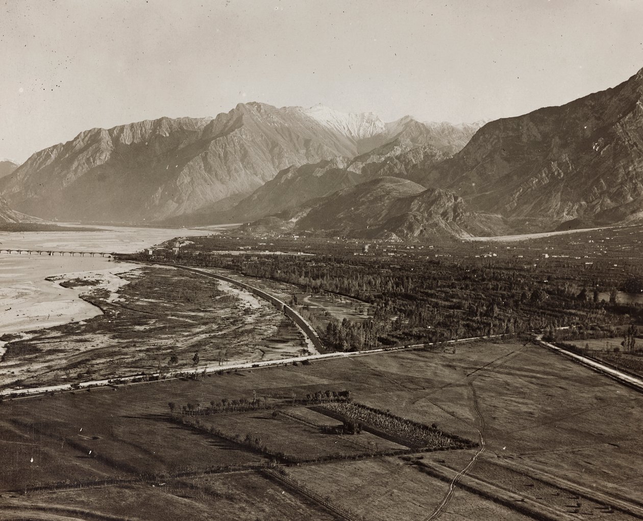Album "Moje světová válka - vzpomínky na jihozápadní frontu v Korutanech, Itálie, Trentino-Alto Adige) 31.3.1915-12.11. 1918 - Vídeň Josefa Zohleho ": Tagliamento (černobílá fotografie) od Josef Zohles