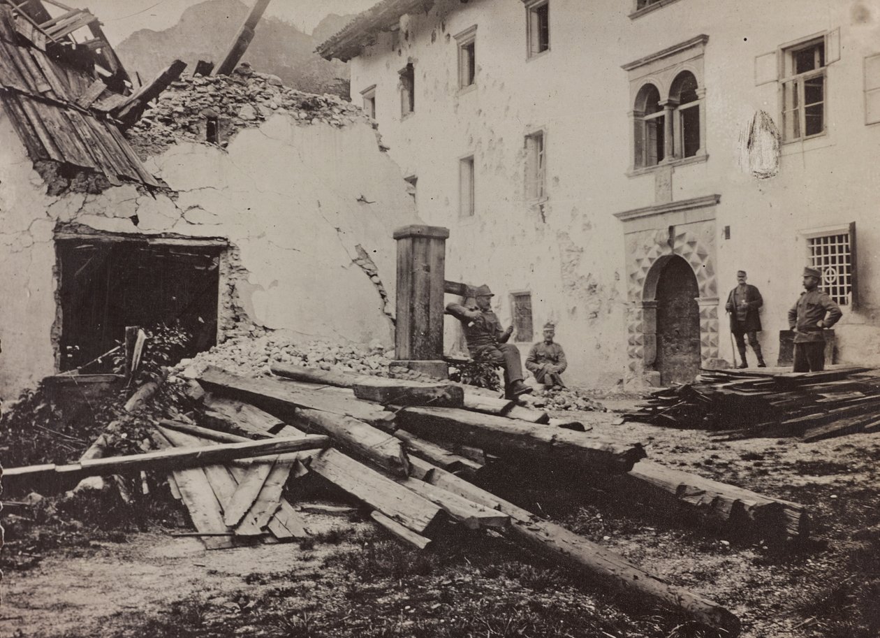 Album "Moje světová válka - vzpomínky na jihozápadní frontu v Korutanech, Itálie, Trentino-Alto Adige) 31.3.1915-12.11. 1918 - Josef Zohles Vídeň ": vojáci a trosky ve Valbu od Josef Zohles