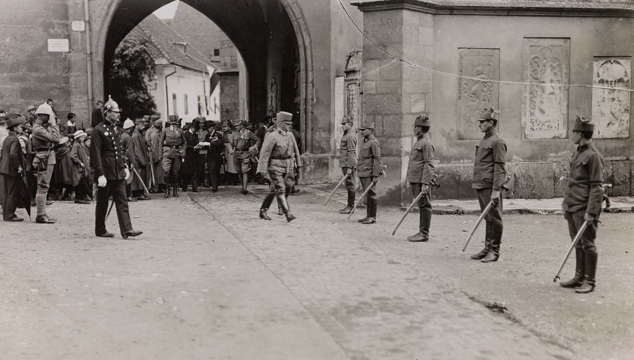 Album "Moje světová válka - vzpomínky na jihozápadní frontu v Korutanech, Itálie, Trentino-Alto Adige) 31.3.1915-12.11. 1918 - Josef Zohles Wien ": vojáci ve Villachu (čb ph od Josef Zohles