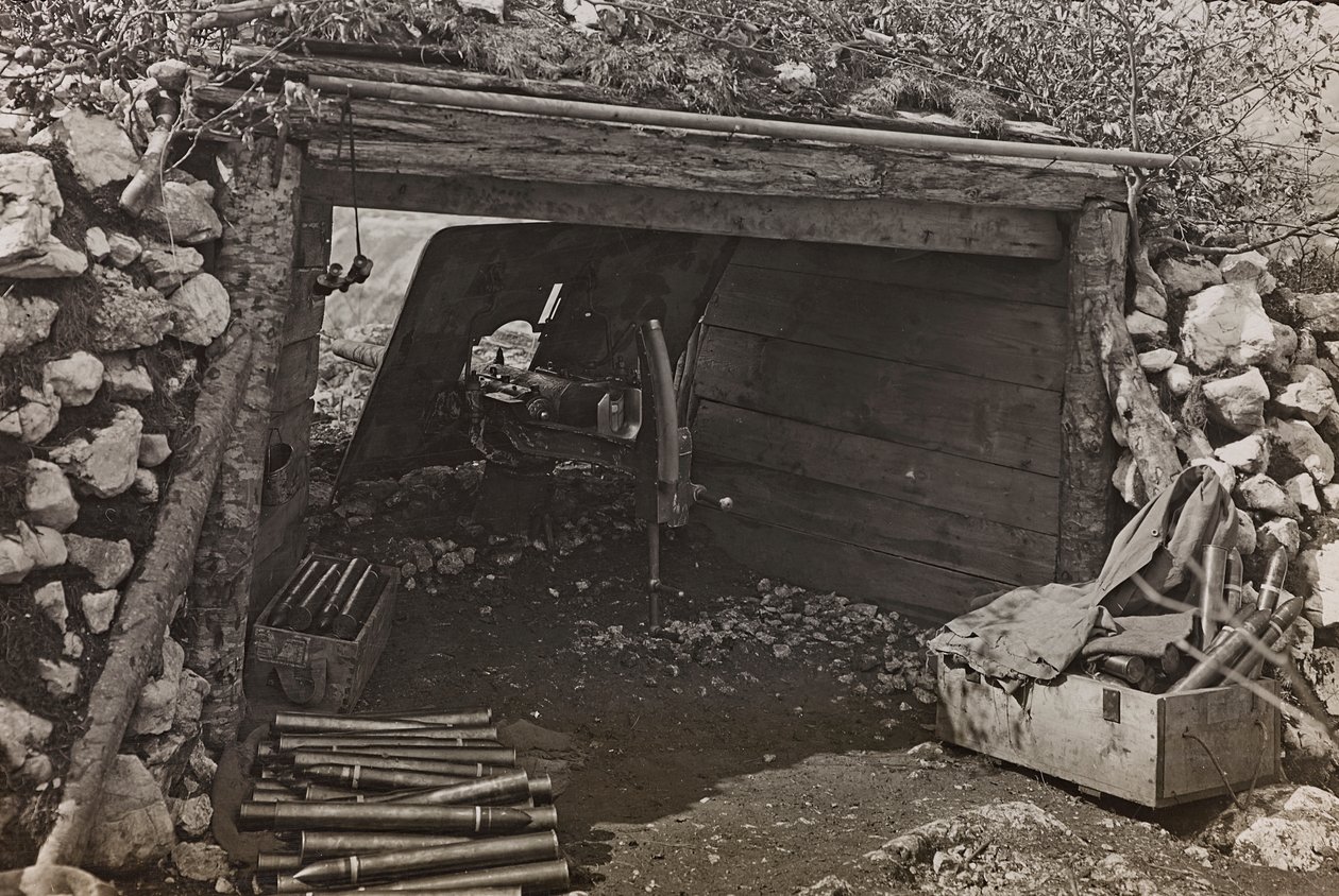 Album "Moje světová válka - vzpomínky na jihozápadní frontu v Korutanech, Itálie, Trentino-Alto Adige) 31.3.1915-12.11. 1918 - Josef Zohles Vídeň ": vojenské skladiště (čb foto) od Josef Zohles
