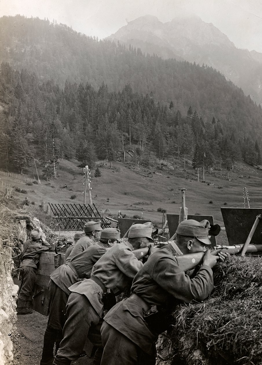 Album "Moje světová válka - vzpomínky na jihozápadní frontu v Korutanech, Itálie, Trentino-Alto Adige) 31.3.1915-12.11. 1918 - Josef Zohles Vídeň ": vojáci v zákopech (nar. od Josef Zohles