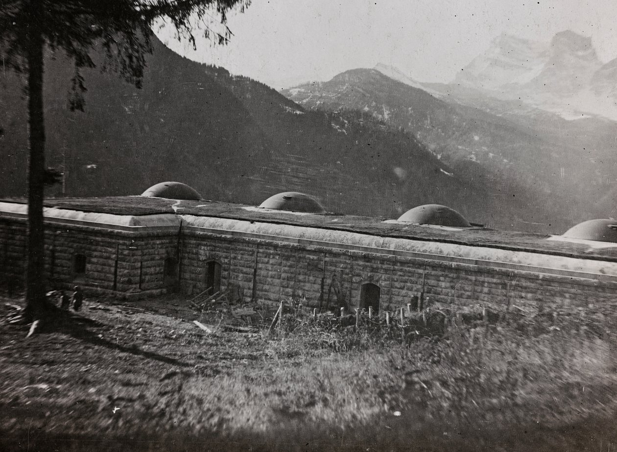 Album "Moje světová válka - vzpomínky na jihozápadní frontu v Korutanech, Itálie, Trentino-Alto Adige) 31/03/1915-12/11/ 1918 - Josef Zohles Wien ": italská pevnost (čb pho od Josef Zohles