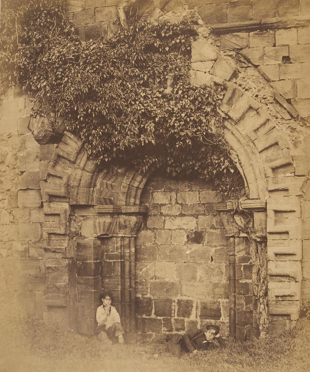 Kirkstall Abbey. Dveře na severní straně, 1850. od Joseph Cundall