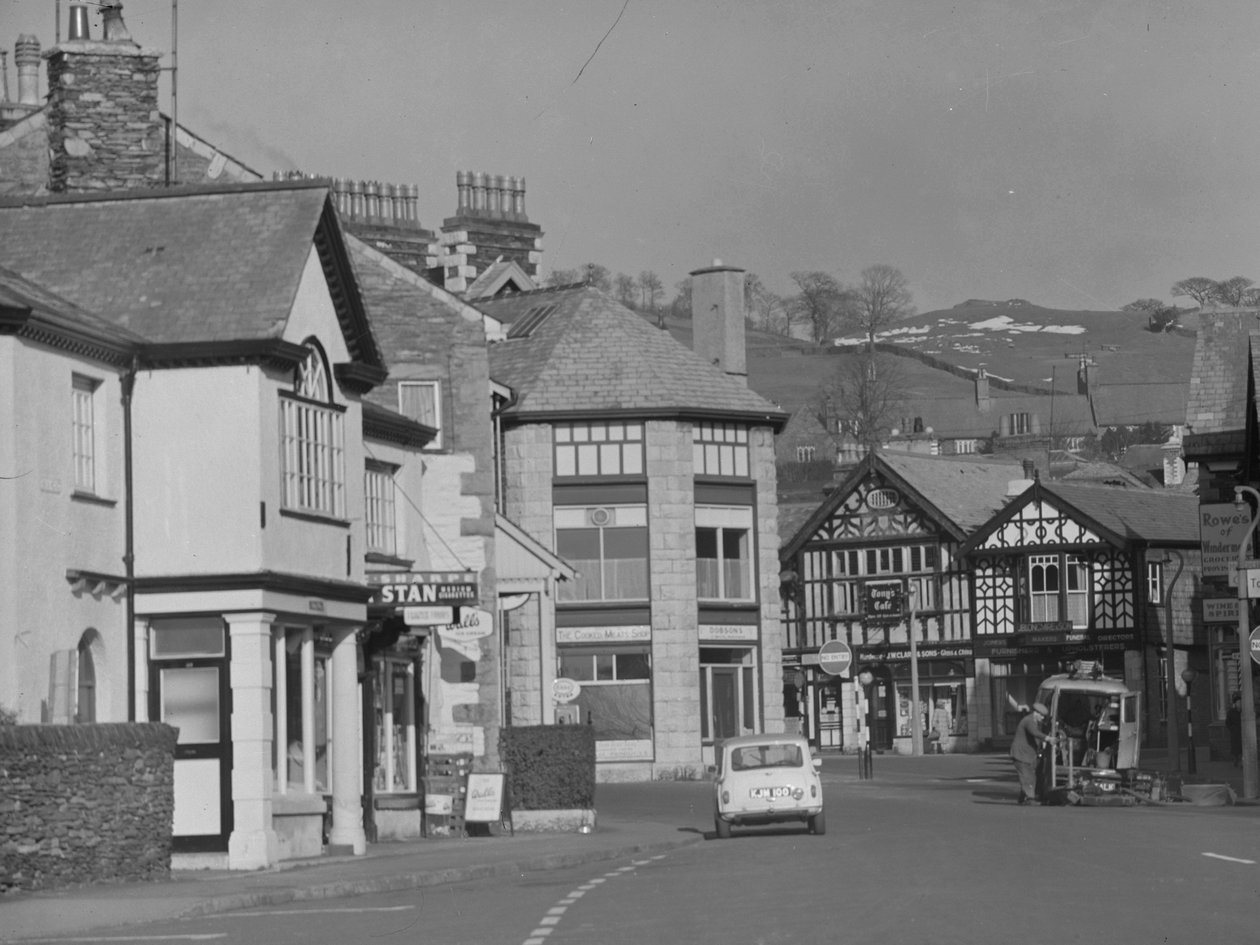 Pohled na ulici ve Windermere s Mini na silnici od Joseph Hardman
