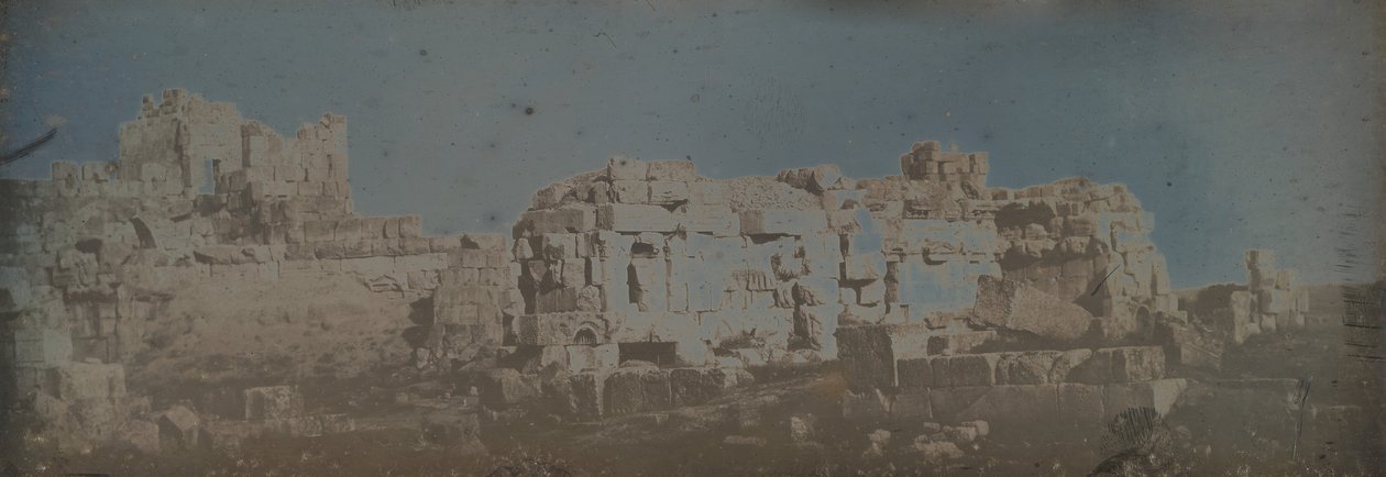 Šestihranný dvůr, Jupiterův chrám, Baalbek, 1843. od Joseph Philibert Girault De Prangey