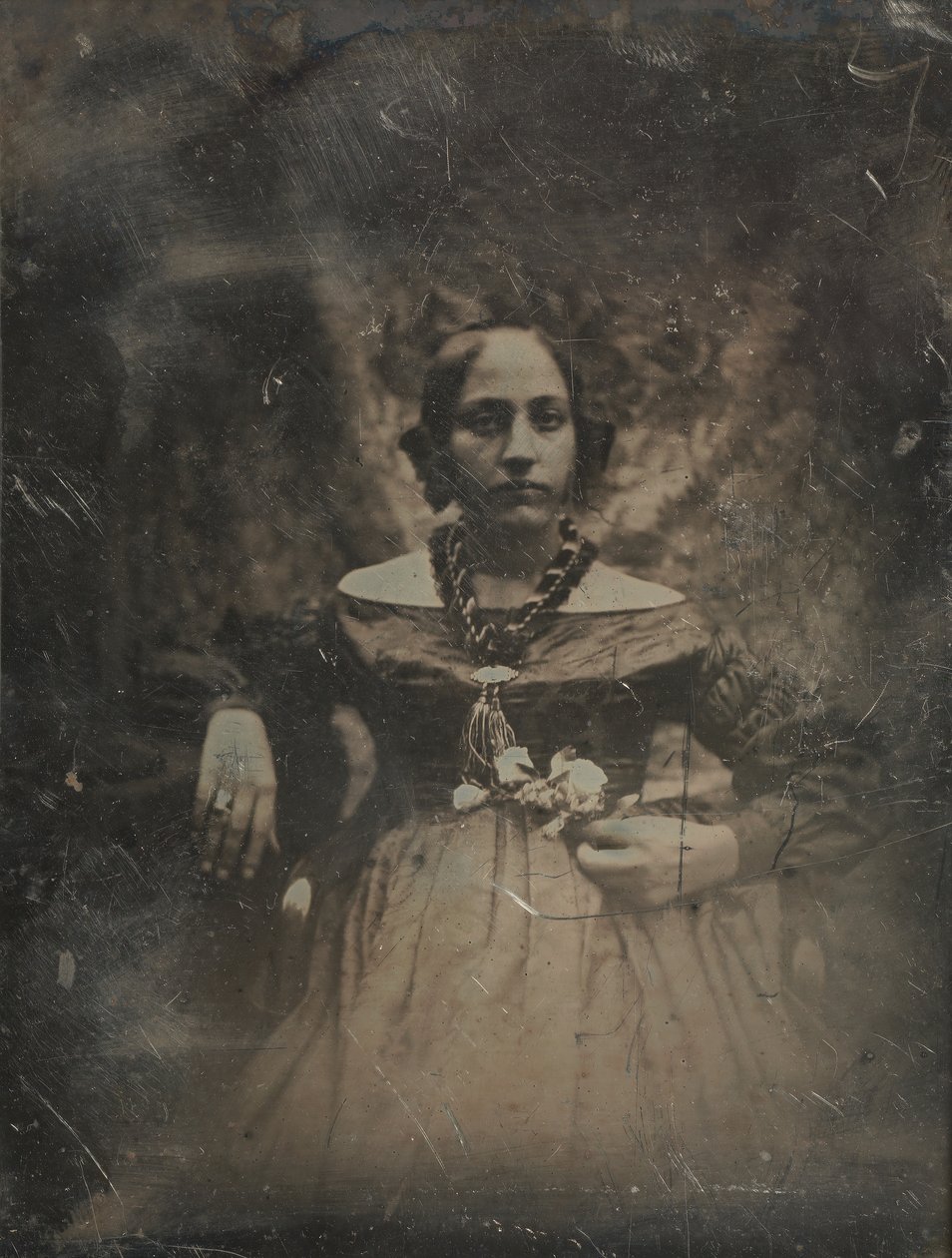 Mladá žena drží květinu, ca. 1842. od Joseph Philibert Girault De Prangey
