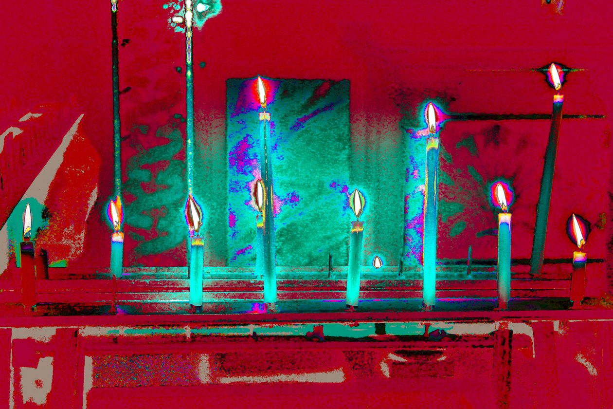 All But One, ze série Votive Candle, 2015 (fotografie) od Joy Lions