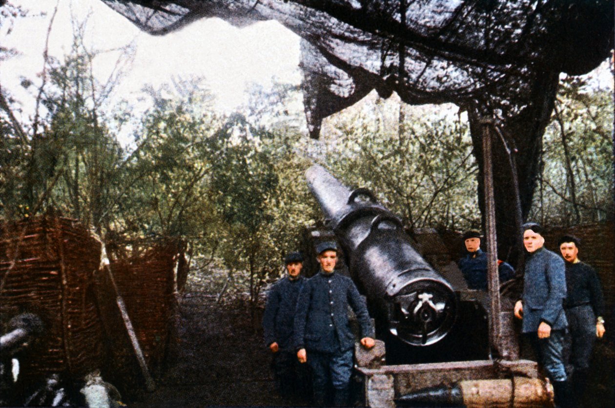 Pistole francouzského námořnictva během bitvy u Verdunu, září 1916 (autochrom) od Jules Gervais Courtellemont