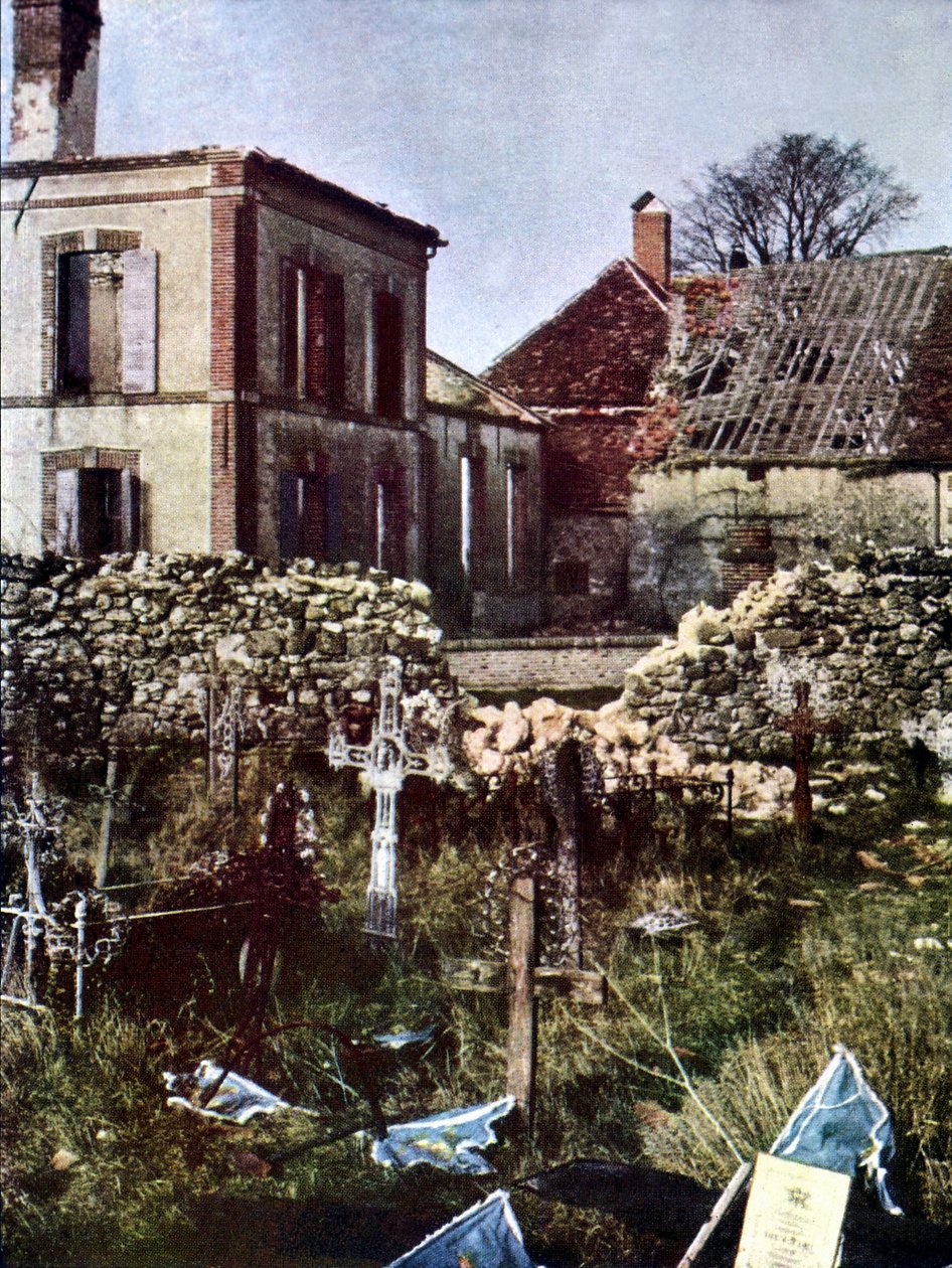 Hřbitov v Charleville východně od Remeše během bitvy na Marně východně od Paříže, září 1914 (autochrom) od Jules Gervais Courtellemont