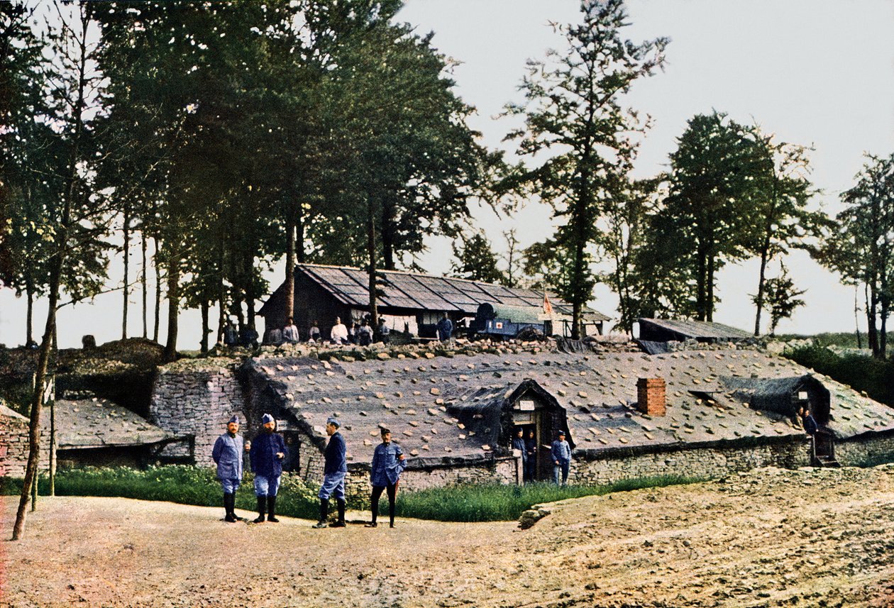 Francouzští vojáci na sanitní stanici čtyři míle za frontou, Verdun, 1916 (autochrom) od Jules Gervais Courtellemont