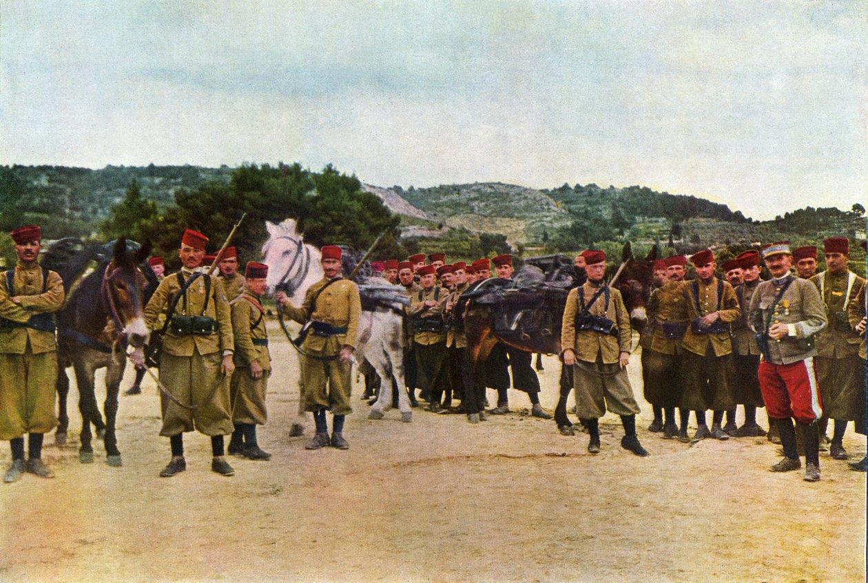 Maročtí střelci a francouzský důstojník během bitvy na Marně východně od Paříže, září 1914 (autochrom) od Jules Gervais Courtellemont