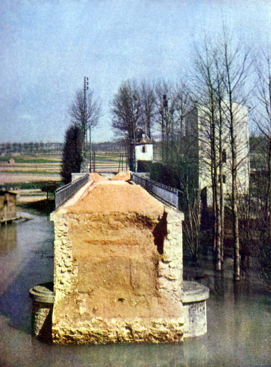 Zničený most v Germigny-l