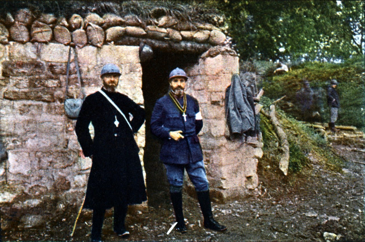 Francouzský kněz a kaplan na frontě během bitvy u Verdunu, září 1916 (autochrom) od Jules Gervais Courtellemont