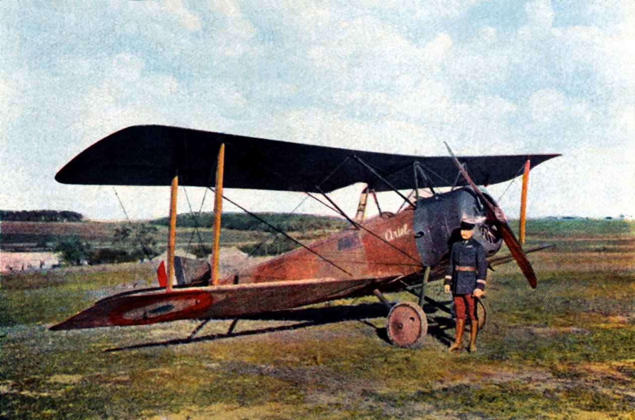 Kapitán Robert de Beauchamp se svou britskou stíhačkou Sopwith po návratu z náletu na Essen, krátce před svou smrtí u Verdunu, září 1916 (autochrom) od Jules Gervais Courtellemont