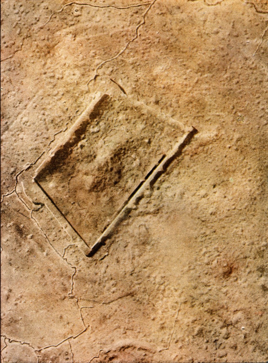 Zcela zničená pevnost Fort de Vaux (letecký snímek) u Verdunu, září 1916 (autochrom) od Jules Gervais Courtellemont